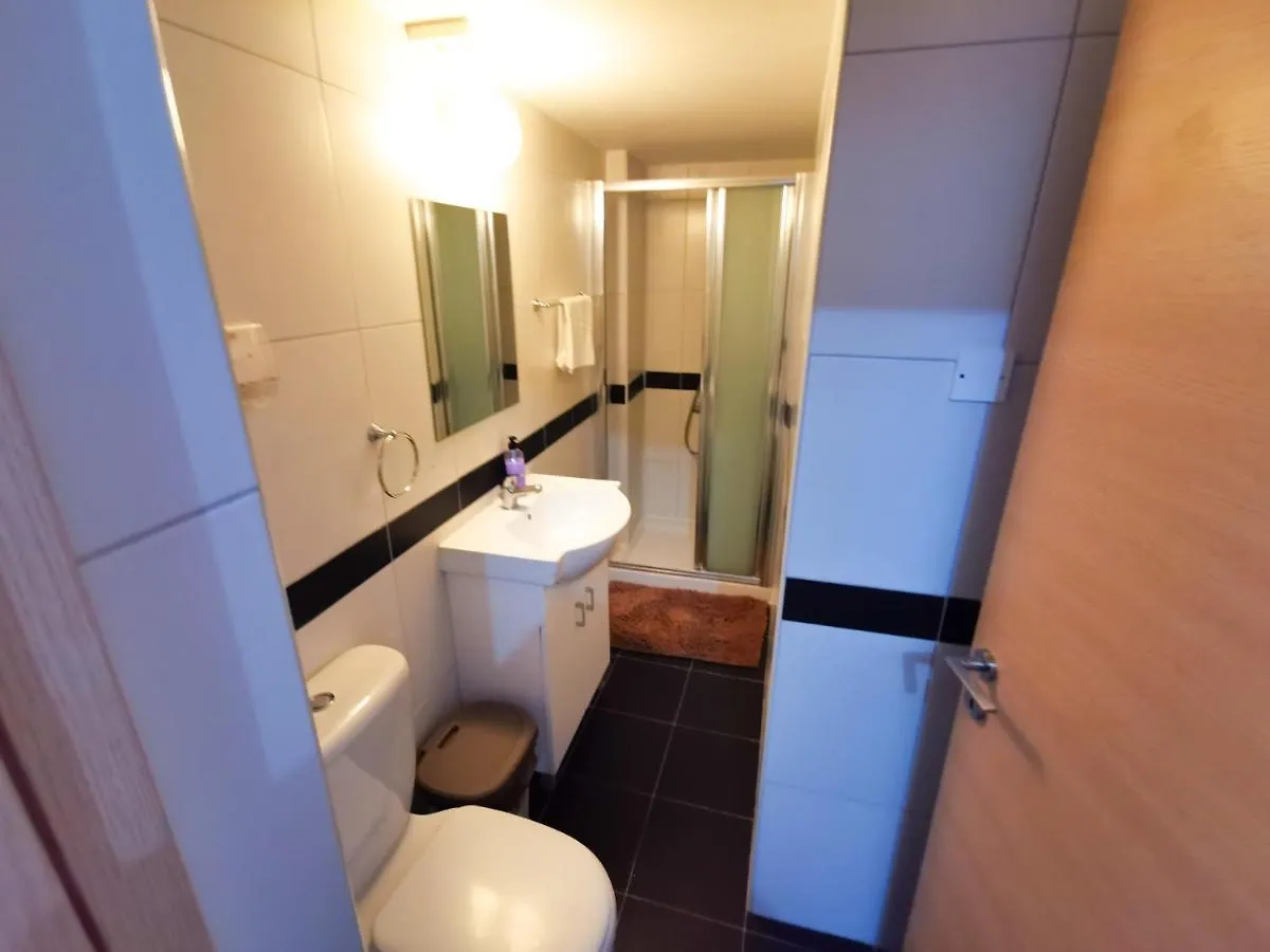 Beachy Keen City Apartment Larnaca 0*,